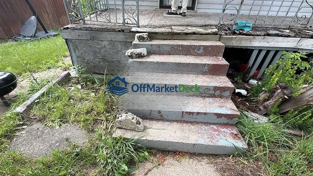 Off-market house in Highland Park, Michigan — 3 beds, 1 bath, $29,900 — photo 4 of 8