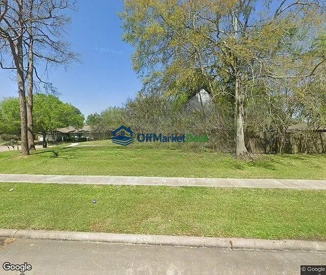 Off-market house in Missouri City, Texas — 4 beds, 2 baths, $207,500 — photo 3 of 3