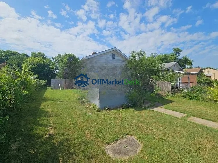Off-market house in Columbus, Ohio — 1 bed, 1 bath, $62,000 — photo 2 of 8