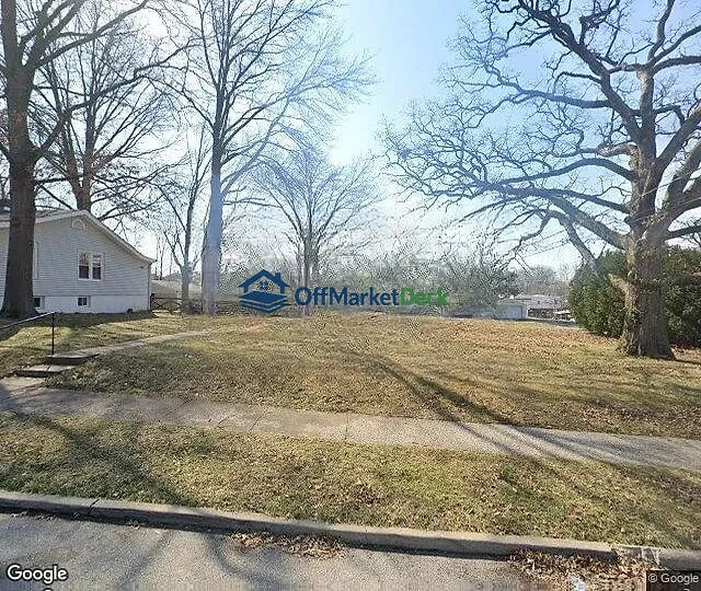 Off-market house in Maplewood, Missouri — 4 beds, 2 baths, $149,900 — photo 2 of 3