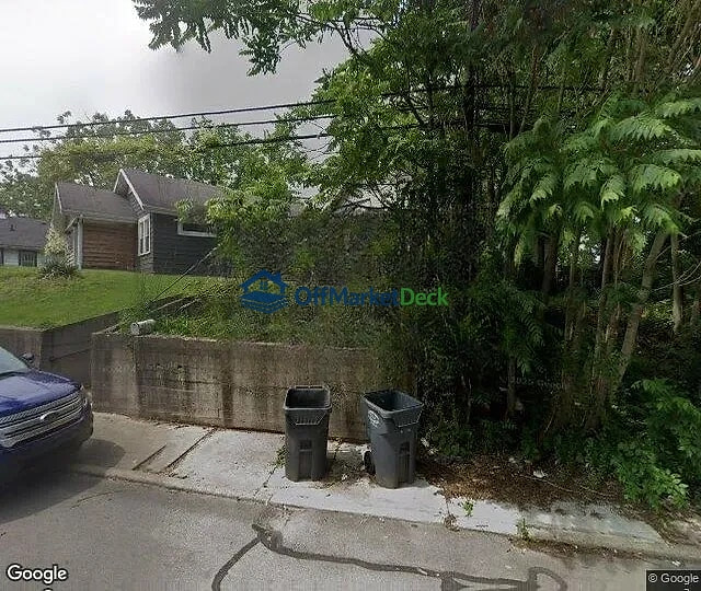 Off-market house in Anderson, Indiana — 2 beds, 1 bath, $24,900 — photo 2 of 3