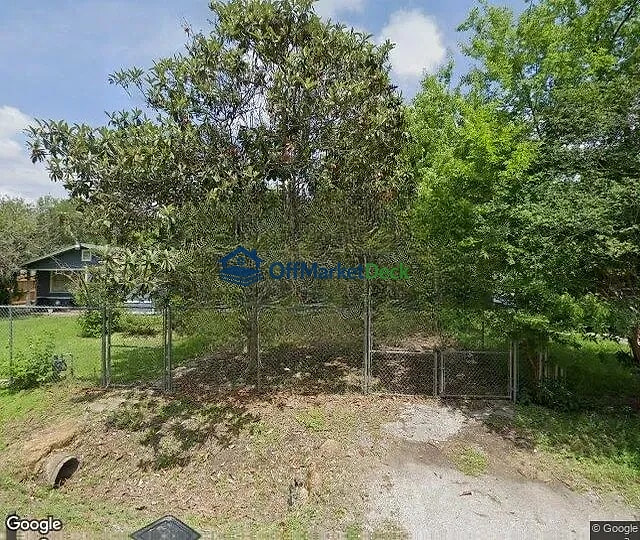 Off-market house in Houston, Texas — 3 beds, 1 bath, $95,500 — photo 2 of 3