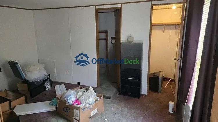 Off-market house in Johnson City, Tennessee — 3 beds, 2 baths, $15,000 — photo 6 of 8
