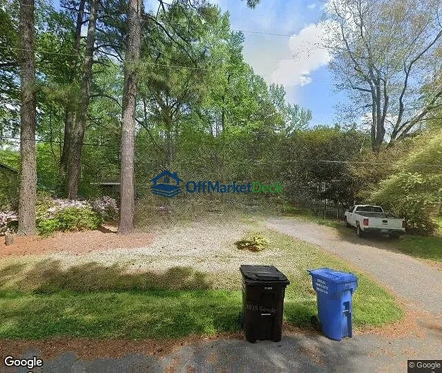 Off-market house in Angier, North Carolina — 3 beds, 1.5 baths, $174,900 — photo 3 of 3