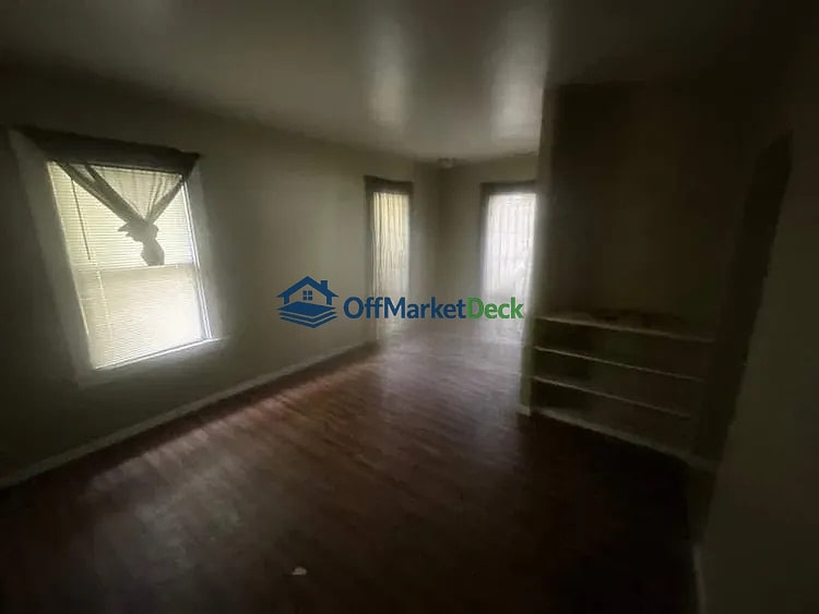 Off-market house in St. Louis, Missouri — 3 beds, 2 baths, $73,000 — photo 5 of 8