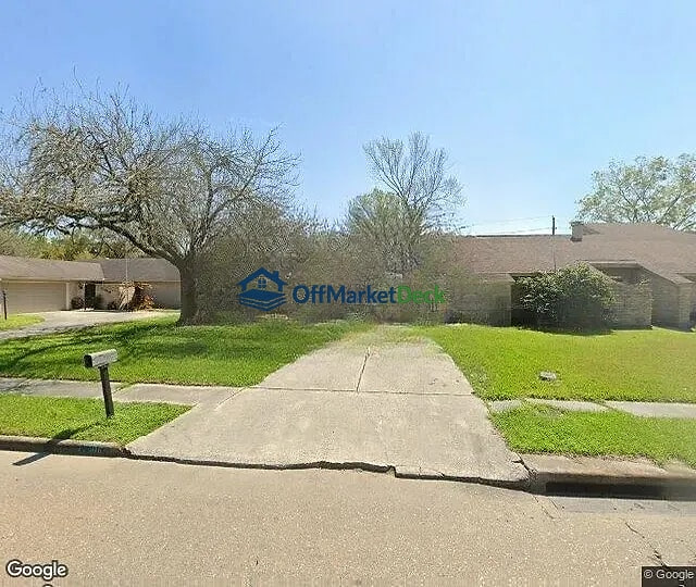 Off-market house in Crosby, Texas — 4 beds, 2 baths, $155,000 — photo 3 of 3