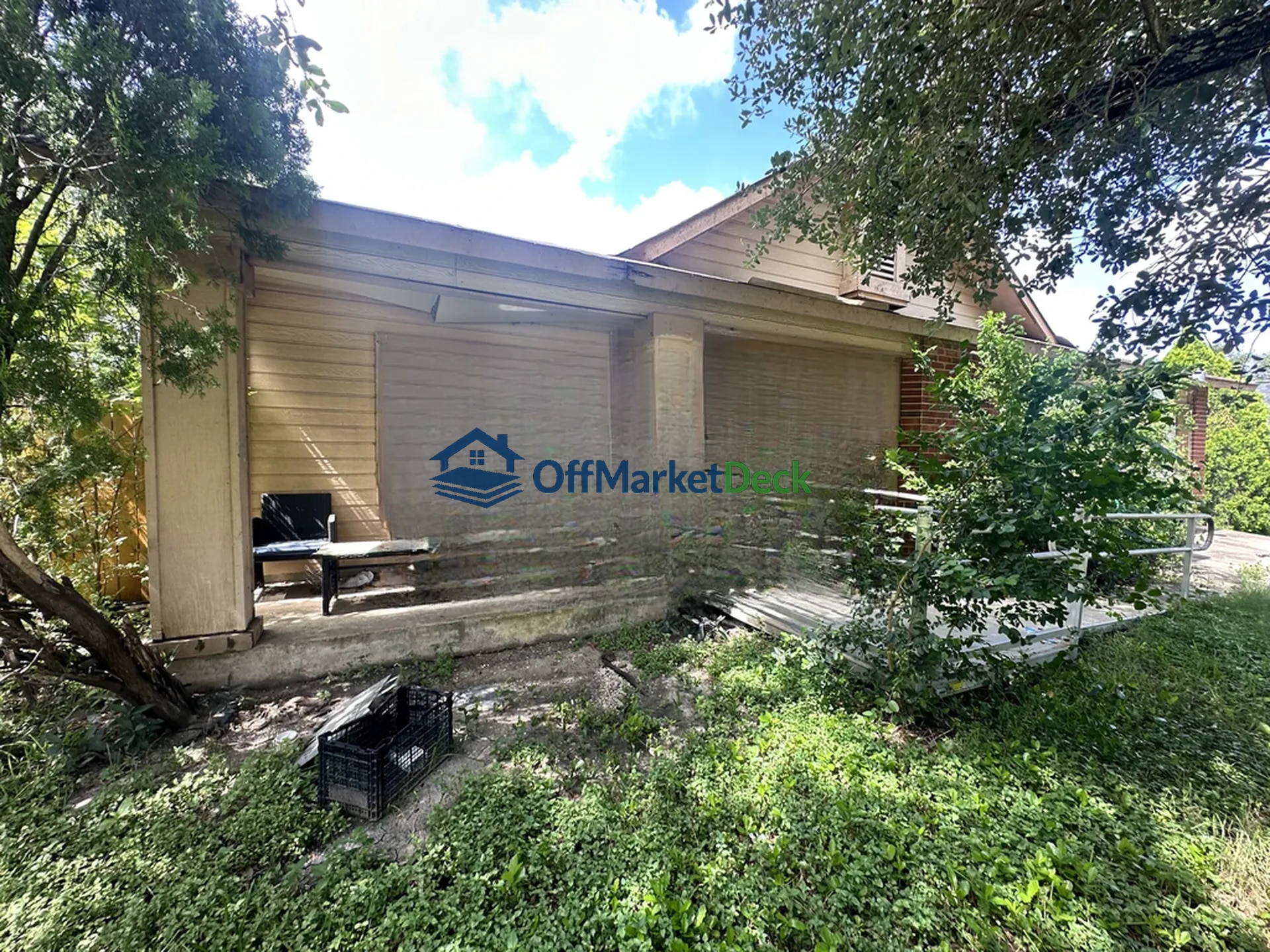 Off-market house in San Antonio, Texas — 3 beds, 2 baths, $157,549 — photo 2 of 3