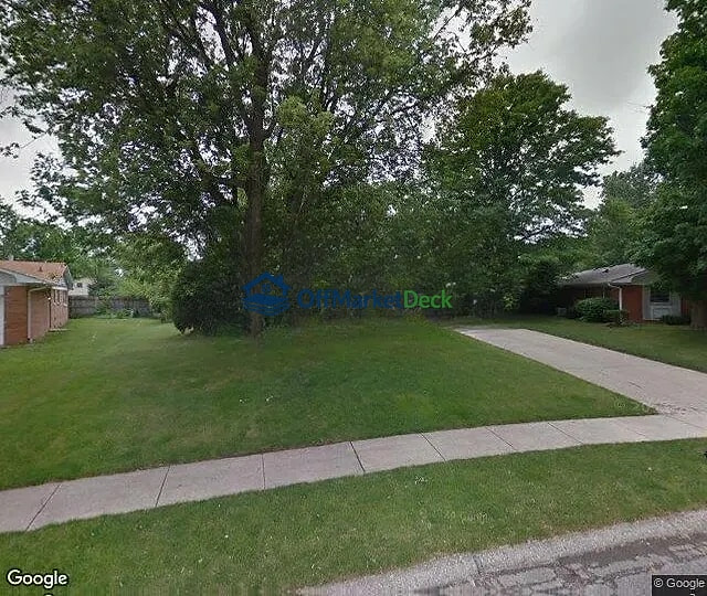 Off-market house in Indianapolis, Indiana — 4 beds, 3 baths, $179,900 — photo 2 of 3