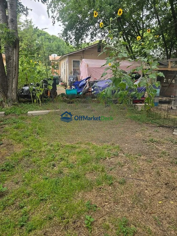 Off-market house in Fort Worth, Texas — 2 beds, 1.5 baths, $110,000 — photo 8 of 8