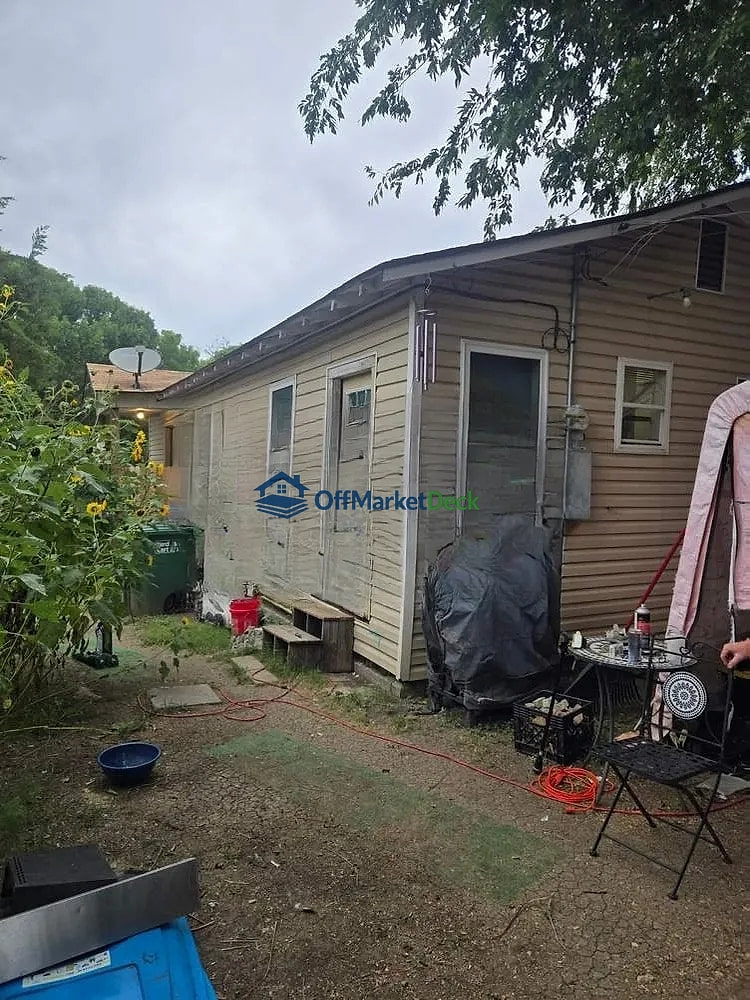 Off-market house in Fort Worth, Texas — 2 beds, 1.5 baths, $110,000