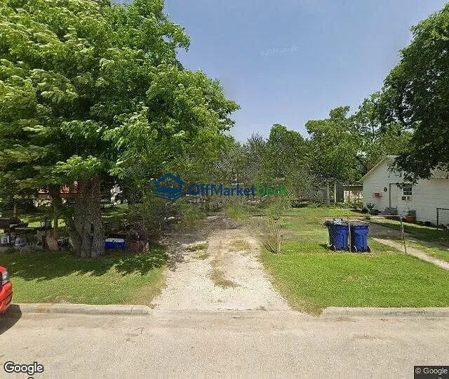 Off-market house in Texas City, Texas — 2 beds, 1 bath, $85,500 — photo 3 of 3