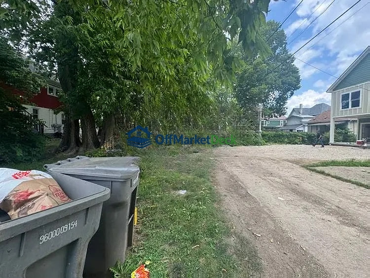 Off-market house in Anderson, Indiana — 4 beds, 1 bath, $66,000 — photo 6 of 8