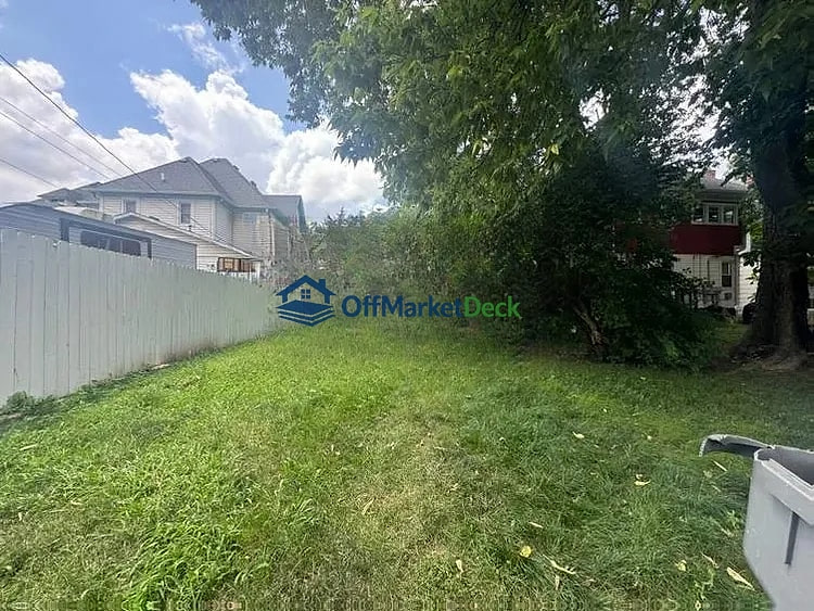 Off-market house in Anderson, Indiana — 4 beds, 1 bath, $66,000 — photo 5 of 8
