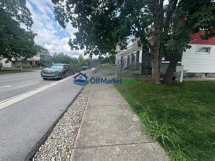 Off-market house in Anderson, Indiana — 4 beds, 1 bath, $66,000 — photo 3 of 8