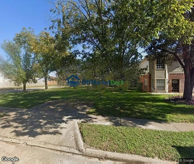 Off-market house in Katy, Texas — 3 beds, 3 baths, $189,900 — photo 2 of 3