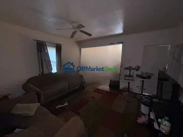 Off-market house in Benton Harbor, Michigan — 4 beds, 2 baths, $53,800 — photo 7 of 8