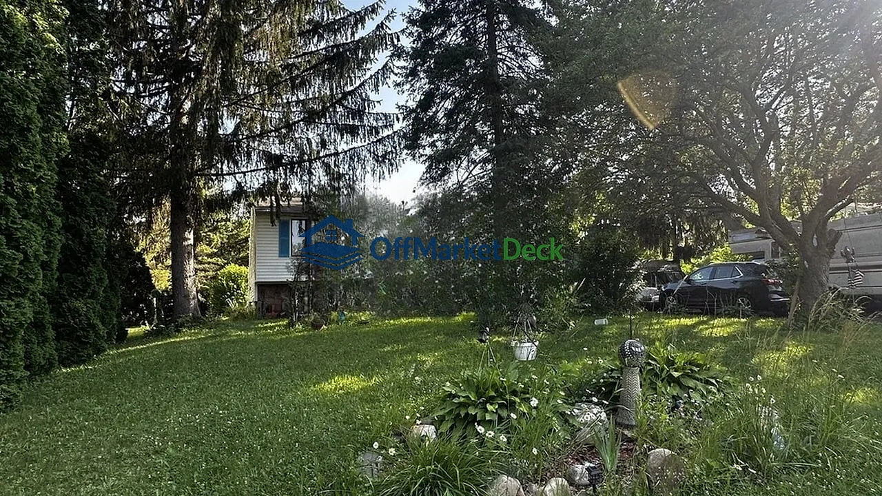 Off-market house in Henrietta, New York — 3 beds, 1 bath, $154,900 — photo 2 of 8