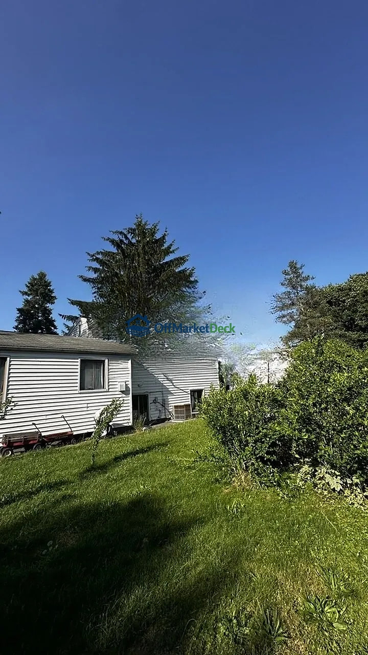 Off-market house in Henrietta, New York — 3 beds, 1 bath, $154,900 — photo 5 of 8
