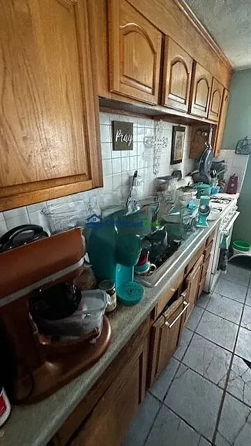 Off-market house in Henrietta, New York — 3 beds, 1 bath, $154,900 — photo 7 of 8