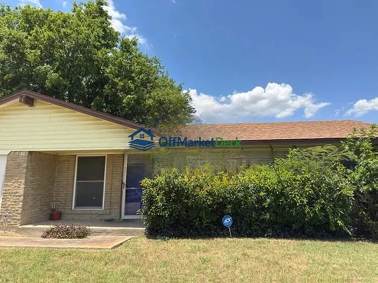 Off-market house in Dallas, Texas — 4 beds, 1.5 baths, $147,000 — photo 2 of 8