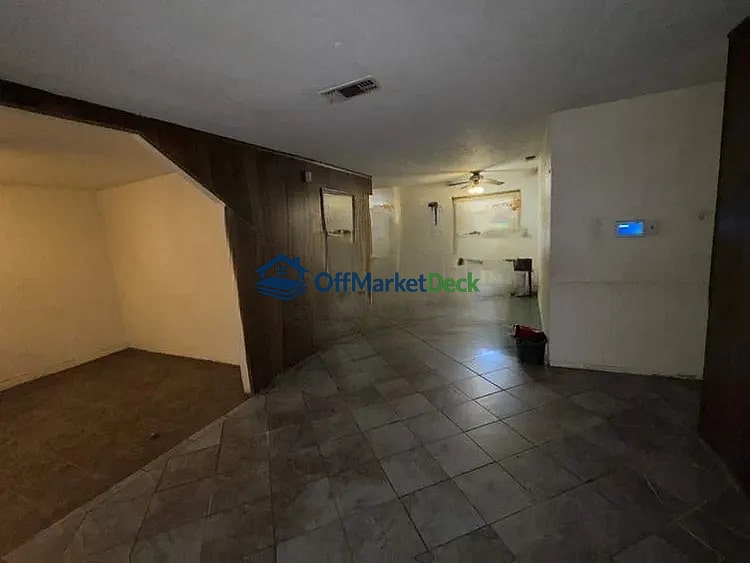 Off-market house in Dallas, Texas — 4 beds, 1.5 baths, $147,000 — photo 6 of 8