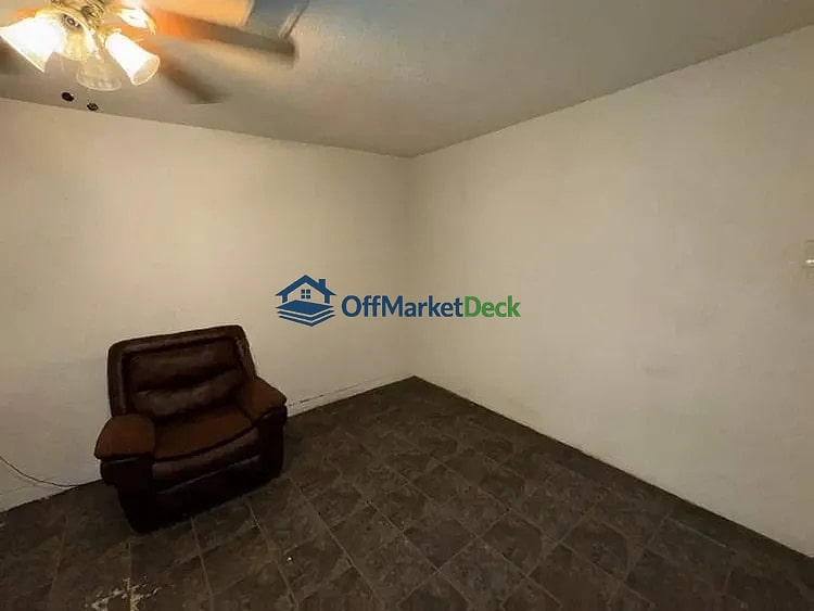 Off-market house in Dallas, Texas — 4 beds, 1.5 baths, $147,000 — photo 8 of 8