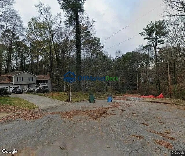Off-market house in Lilburn, Georgia — 3 beds, 2 baths, $245,000 — photo 2 of 3