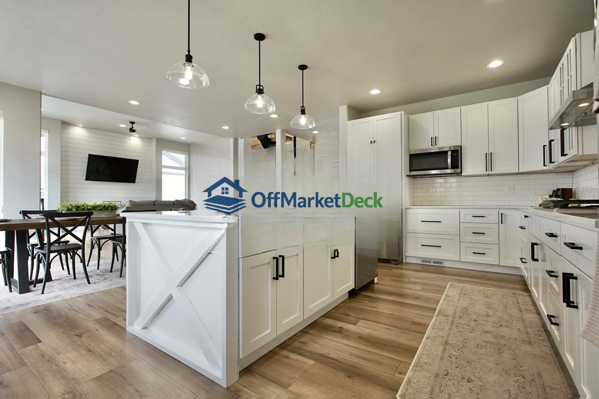 Off-market house in Casper, Wyoming — 3 beds, 2.5 baths, $625,000 — photo 2 of 8