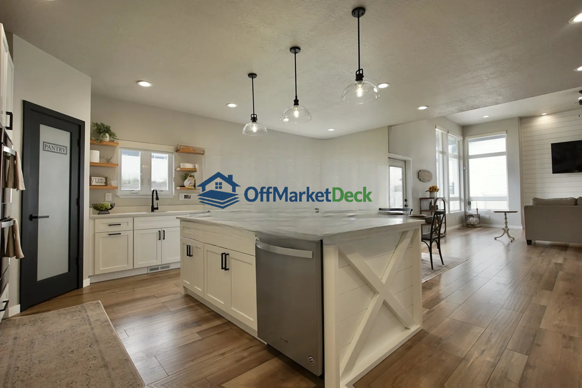 Off-market house in Casper, Wyoming — 3 beds, 2.5 baths, $625,000 — photo 6 of 8