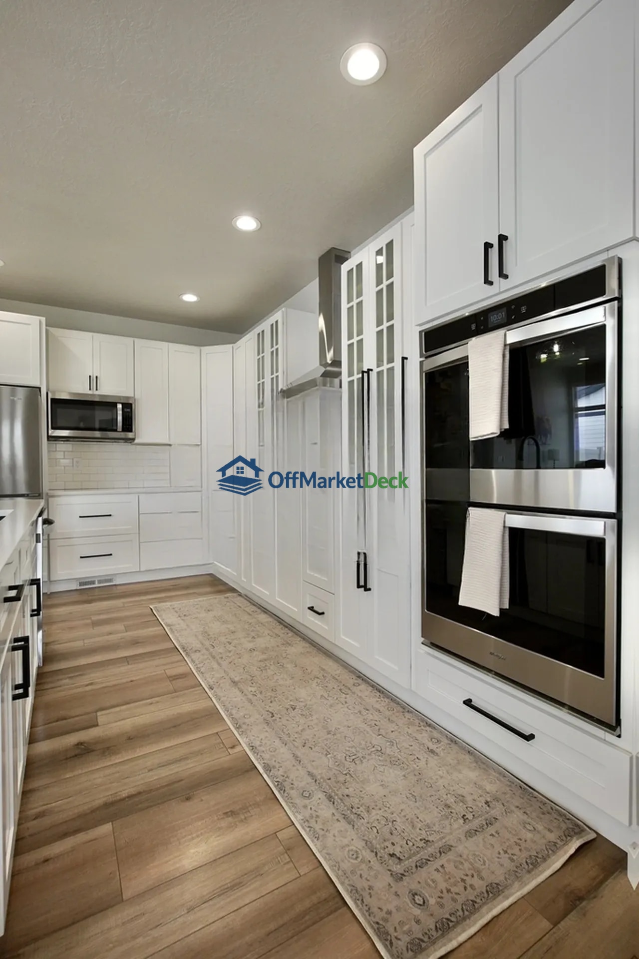 Off-market house in Casper, Wyoming — 3 beds, 2.5 baths, $625,000 — photo 3 of 8