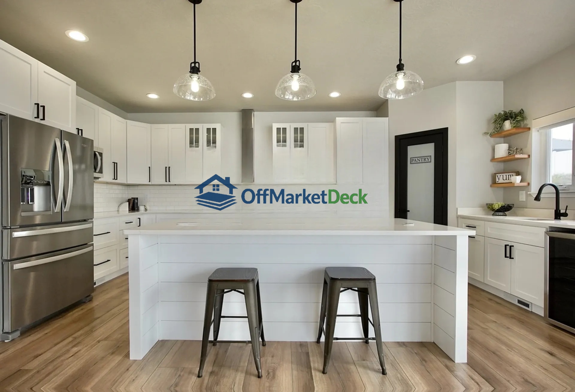 Off-market house in Casper, Wyoming — 3 beds, 2.5 baths, $625,000 — photo 8 of 8