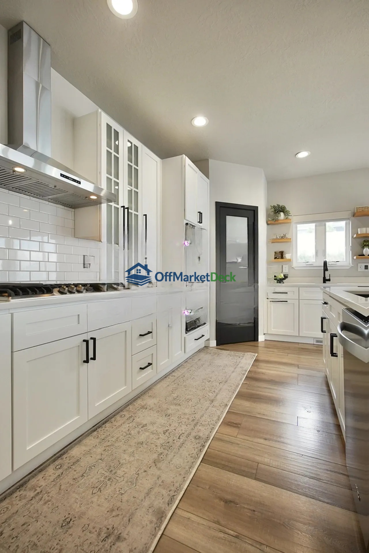 Off-market house in Casper, Wyoming — 3 beds, 2.5 baths, $625,000 — photo 4 of 8