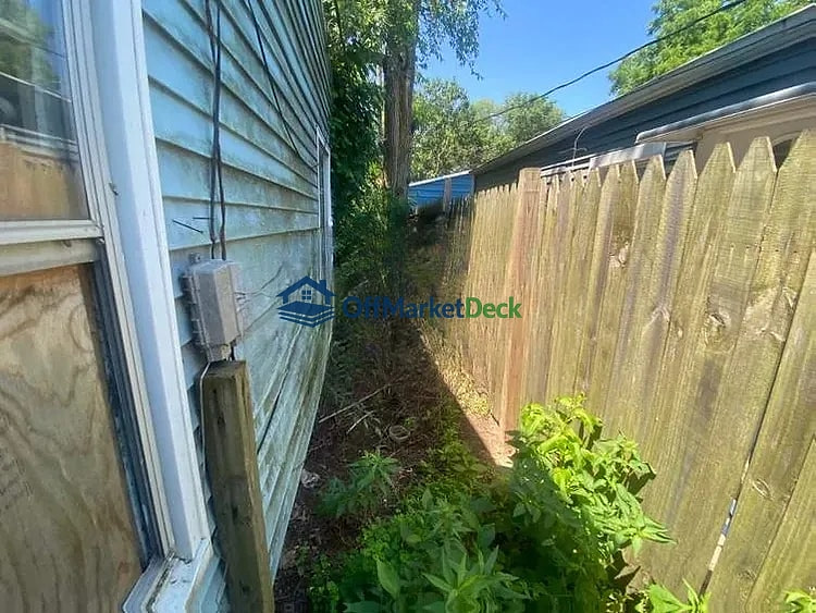Off-market house in South Bend, Indiana — 3 beds, 1 bath, $44,900 — photo 5 of 8