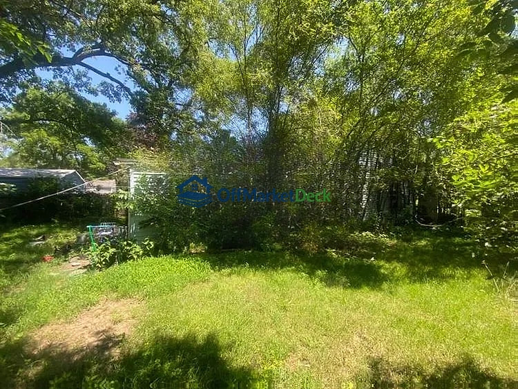 Off-market house in South Bend, Indiana — 3 beds, 1 bath, $44,900 — photo 7 of 8