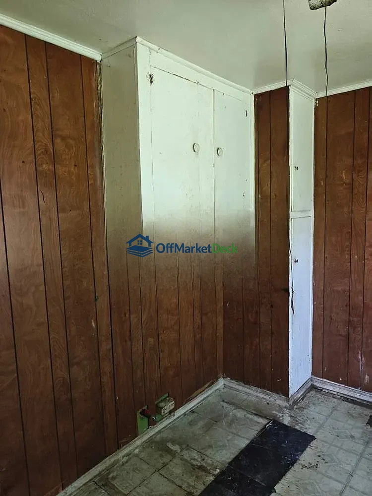 Off-market house in Houston, Texas — 3 beds, 1 bath, $96,000 — photo 2 of 8
