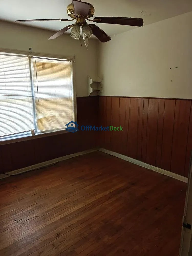 Off-market house in Houston, Texas — 3 beds, 1 bath, $96,000 — photo 7 of 8
