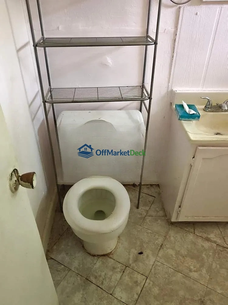 Off-market house in Houston, Texas — 3 beds, 1 bath, $96,000 — photo 5 of 8