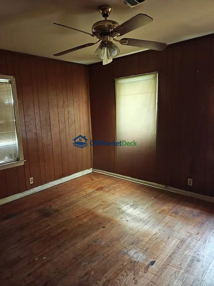 Off-market house in Houston, Texas — 3 beds, 1 bath, $96,000 — photo 8 of 8