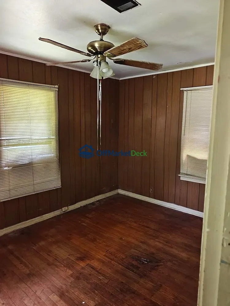 Off-market house in Houston, Texas — 3 beds, 1 bath, $96,000 — photo 6 of 8