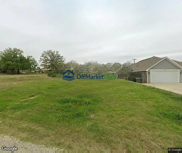 Off-market house in Little Elm, Texas — 1 bed, 1 bath, $105,000 — photo 2 of 3
