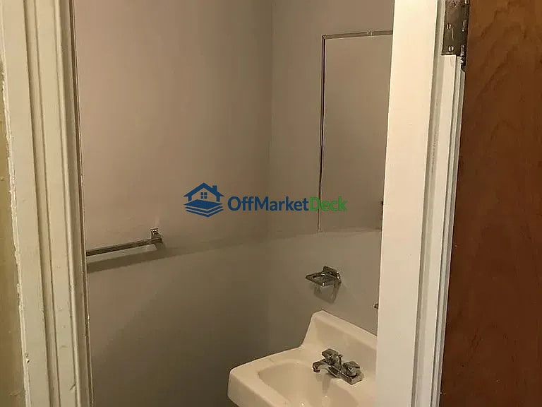 Off-market house in Montgomery, Alabama — 3 beds, 1 bath, $107,000 — photo 2 of 7