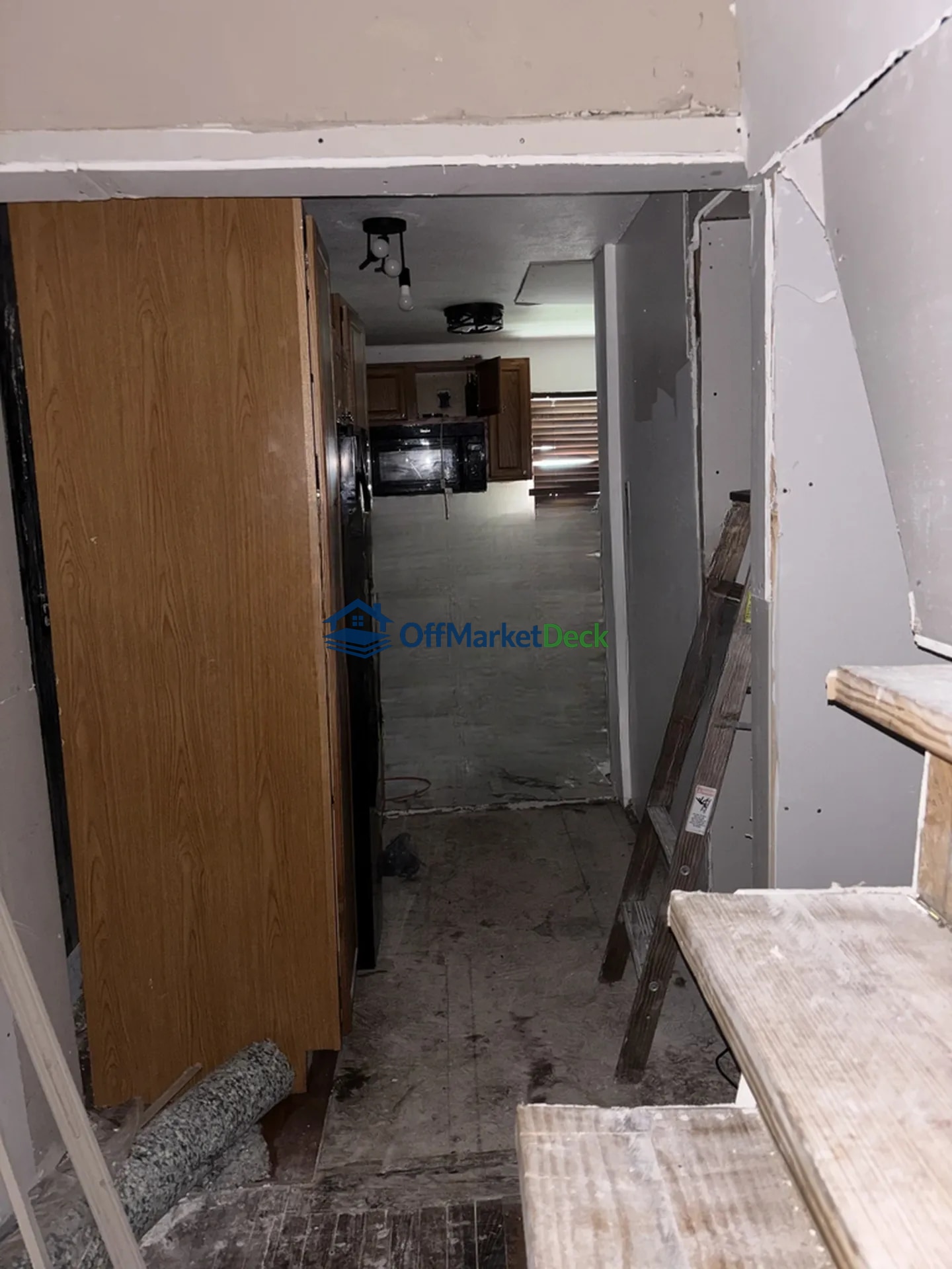 Off-market house in Marion, Indiana — 3 beds, 2 baths, $55,000 — photo 2 of 8