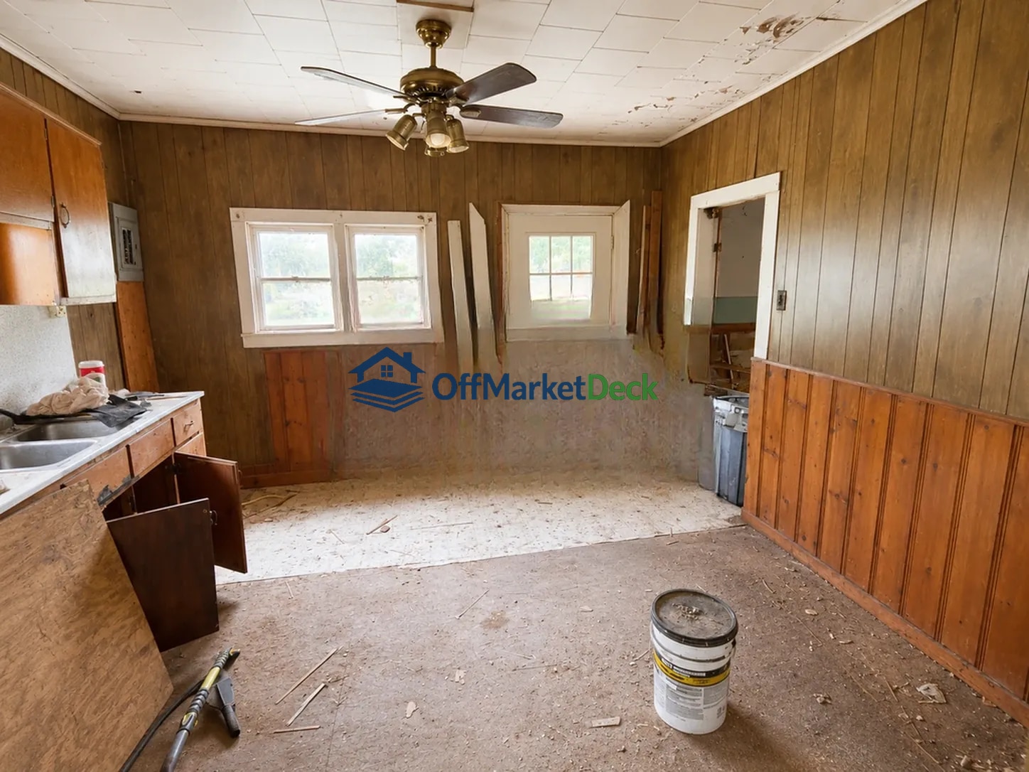 Off-market house in Christopher, Illinois — 2 beds, 1 bath, $12,000 — photo 4 of 8
