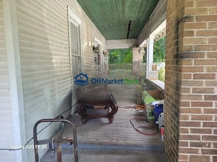 Off-market house in Jackson, Tennessee — 4 beds, 1 bath, $70,000 — photo 2 of 8