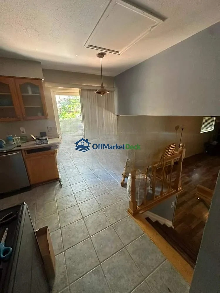 Off-market house in Aurora, Colorado — 3 beds, 3 baths, $370,000 — photo 3 of 8