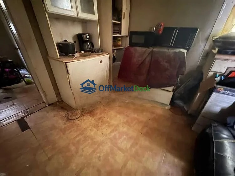 Off-market house in Smiths Station, Alabama — 2 beds, 1 bath, $39,000 — photo 5 of 8