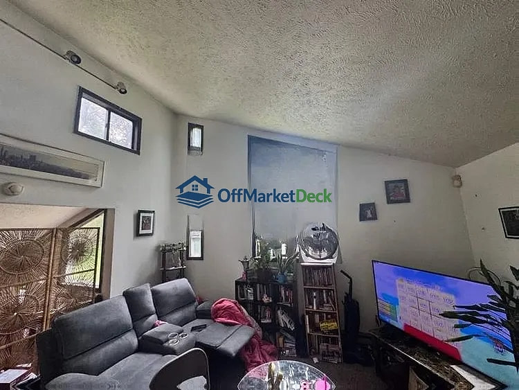 Off-market house in Tobyhanna, Pennsylvania — 3 beds, 2 baths, $135,000 — photo 6 of 8