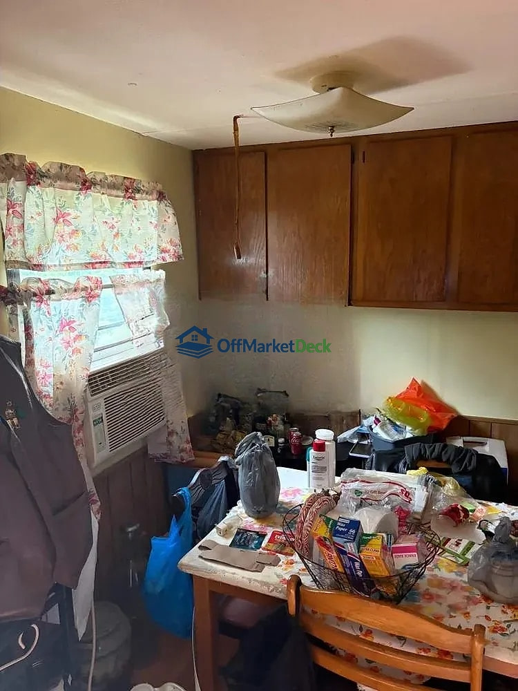 Off-market house in Madisonville, Tennessee — 2 beds, 1 bath, $49,000 — photo 8 of 8