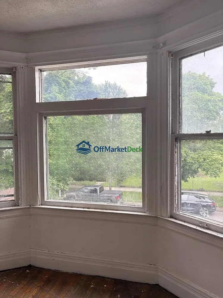 Off-market multi family in Detroit, Michigan — 7 beds, 2 baths, $95,700 — photo 8 of 8