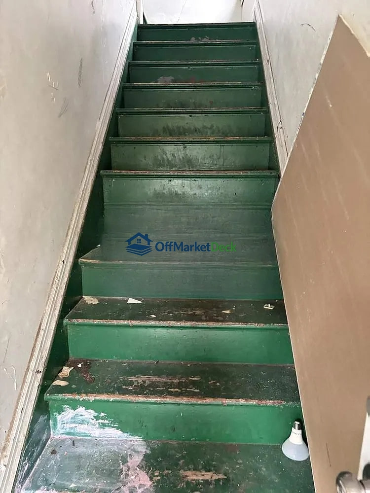 Off-market multi family in Detroit, Michigan — 7 beds, 2 baths, $95,700 — photo 4 of 8